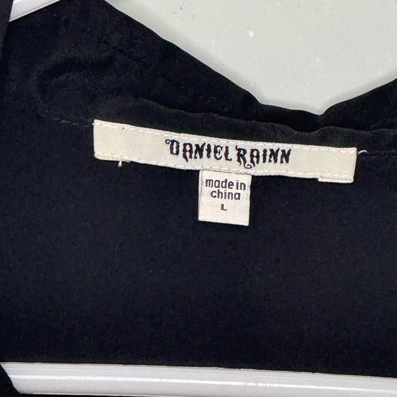 ⭐️3/$25⭐️ Daniel Rainn Black Button-Up Blouse - Picture 4 of 6